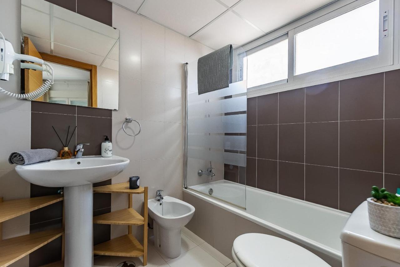 Modern Beach Apartment Valparaiso With Parking Málaga Exterior foto
